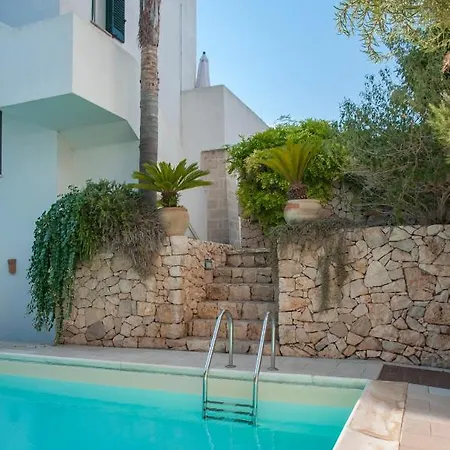2 With Pool And Sea View Apartment