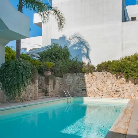 2 With Pool And Sea View Apartment