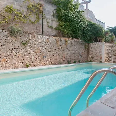 2 With Pool And Sea View Apartment